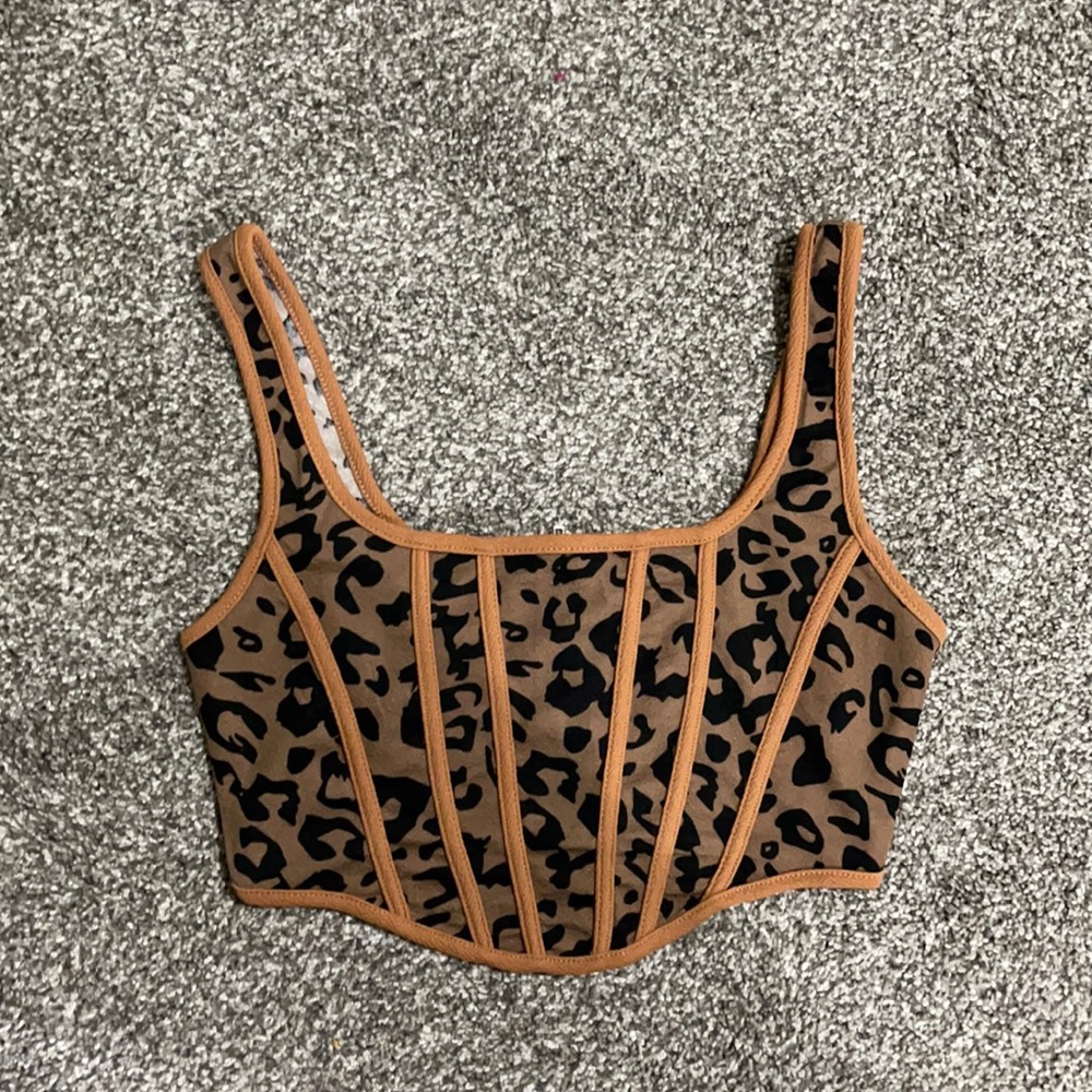 CHEETAH PRINT CROP TOP